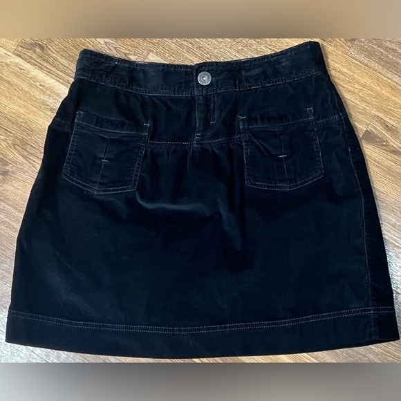 Athleta black corduroy skirt zip and button closure front/back pockets 6 EUC - Picture 3 of 11